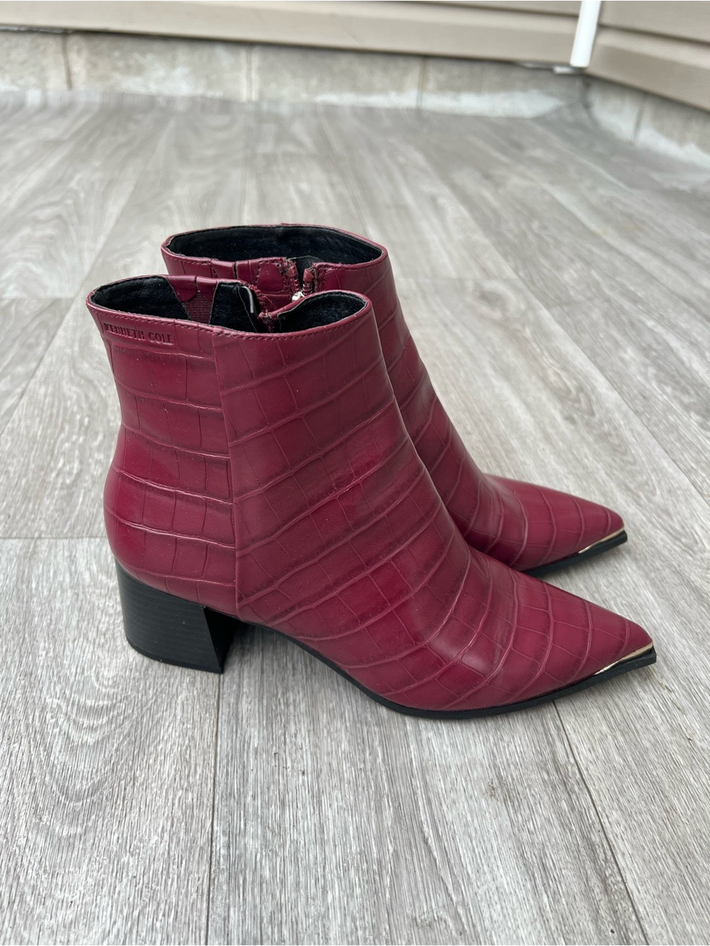 Kenneth Cole Women’s Roanne Burgundy Croc Print Booties Size 8.5